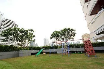 Piyathip Place Serviced Aparthotel 4*